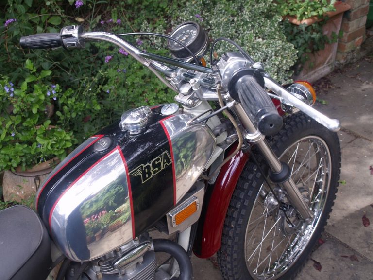 BSA B25 - British Classic Motorcycles